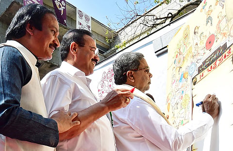 ಚಿತ್ರಕಲಾ ಪರಿಷತ್ ಬೆಂಗಳೂರಿನ ಕುಮಾರ ಕೃಪಾ ರಸ್ತೆಯಲ್ಲಿ ಆಯೋಜಿಸಿದ್ದ 14ನೇ ವಾರ್ಷಿಕ ಚಿತ್ರ ಸಂತೆಯಲ್ಲಿ ಸಾವಿರಾರು ಕಲಾ ಪ್ರೇಮಿಗಳು ಪಾಲ್ಗೊಂಡಿದ್ದರು. ಚಿತ್ರಸಂತೆಯಲ್ಲಿ 16 ರಾಜ್ಯಗಳ ಸುಮಾರು 1400 ಕಲಾವಿದರು  ರಚಿಸಿದ್ದ ಸುಮಾರು 80 ಸಾವಿರಕ್ಕೂ ಅಧಿಕ ಕಲಾಕೃತಿಗಳ ಪ್ರದರ್ಶನ ಮತ್ತು ಮಾರಾಟ ಹಮ್ಮಿಕೊಳ್ಳ