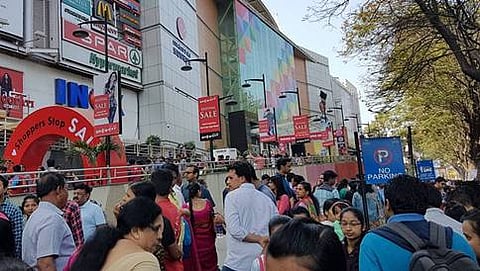 ಆತಂಕದಿಂದ ಹೊರ ಬರುತ್ತಿರುವ ಜನತೆ