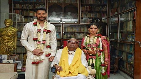 ಮನು ರಂಜಿತ್, ಕರುಣಾನಿಧಿ, ಅಕ್ಷಿತಾ
