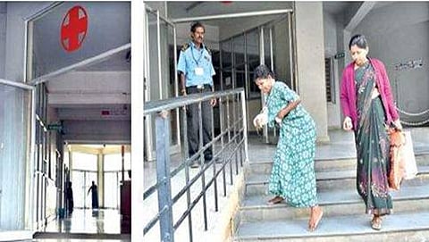 ವೈದ್ಯರಿಲ್ಲ ಕಾರಣ ಕಿಮ್ಸ್ ಆಸ್ಪತ್ರೆಯಲ್ಲಿ ಚಿಕಿತ್ಸೆ ದೊರಯದೆ ಆಸ್ಪತ್ರೆಯಿಂದ ಹೊರ ಹೋಗುತ್ತಿರುವ ರೋಗಿ