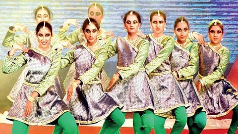 ಬಿಜಿಎಸ್ ಉತ್ಸವ 2017 ಕಾರ್ಯಕ್ರಮದಲ್ಲಿ ವಿದ್ಯಾರ್ಥಿಗಳ ನೃತ್ಯ ಪ್ರದರ್ಶನ