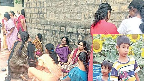 ವಿಕ್ಟೋರಿಯಾ ಆಸ್ಪತ್ರೆಯಲ್ಲಿ ಬಾಲಕ ದರ್ಶನ್ ನ ಮೃತದೇಹಕ್ಕಾಗಿ ಕಾಯುತ್ತಿದ್ದ ಮನೆಯವರು