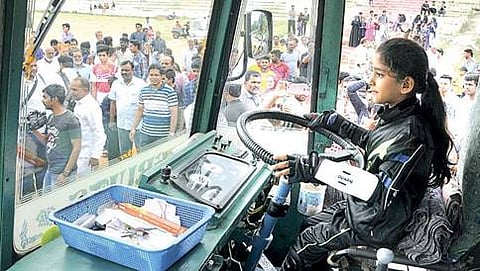 14 ವಾಹನಗಳನ್ನು ಓಡಿಸಿ ದಾಖಲೆ ಬರೆದ 7 ವರ್ಷದ ಬಾಲಕಿ