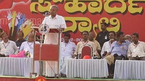 ರ್ಯಾಲಿ ಉದ್ದೇಶಿಸಿ ಮಾತನಾಡುತ್ತಿರುವ ಕೇರಳ ಸಿಎಂ