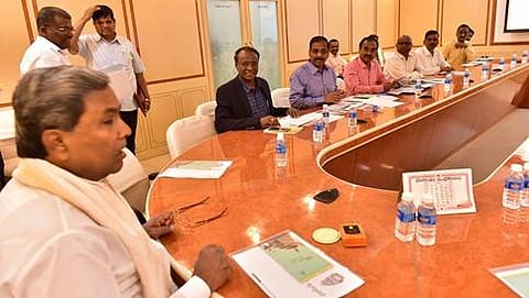 ನಿನ್ನೆ ನಡೆದ 2017-18 ನೇ ಸಾಲಿನ ಆಯವ್ಯಯ ಪೂರ್ವಭಾವಿ ಚರ್ಚೆಯಲ್ಲಿ ವಾರ್ತಾ ಮತ್ತು ಸಾರ್ವಜನಿಕ ಸಂಪರ್ಕ ಇಲಾಖೆಯ ಅದಿಕಾರಿಗಳು ಹಾಗೂ ಮಾಧ್ಯಮ ಸಲಹೆಗಾರರೊಂದಿಗೆ ಮುಖ್ಯಮಂತ್ರಿ ಸಿದ್ದರ