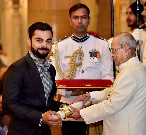 ರಾಷ್ಟ್ರಪತಿ ಪ್ರಣಬ್ ಮುಖರ್ಜಿ ಅವರು ರಾಷ್ಟ್ರಪತಿ ಭವನದಲ್ಲಿ 39 ಗಣ್ಯರಿಗೆ ಪದ್ಮ ಪ್ರಶಸ್ತಿ ಪ್ರಧಾನ ಮಾಡಿದರು. ಇಸ್ರೋ ಸಂಸ್ಥೆಯ ಮಾಜಿ ಅಧ್ಯಕ್ಷ ಕನ್ನಡಿಗ ಯುಆರ್ ರಾವ್, ಎಂಎಂ ಜೋಶಿ, ಶರದ್ ಪವಾರ್, ಪಿಎ ಸಂಗ್ಮಾ, ವಿರಾಟ್ ಕೊಹ್ಲಿ ಸೇರಿದಂತೆ ಹಲವು ಗಣ್ಯರು ಪ್ರಶಸ್ತಿ ಸ್ವೀಕರಿಸಿದರು. 