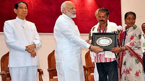 ಹುತಾತ್ಮ ಯೋಧರ ಮತ್ತು ಸ್ವಾತಂತ್ರ್ಯ ಹೋರಾಟಗಾರರ ಕುಟುಂಬಿಕರನ್ನು ಸನ್ಮಾನಿಸಿದ ಪ್ರಧಾನಿ