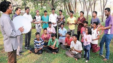 ಜಾನಪದ ತಂಡದೊಂದಿಗೆ ಅಮ್ಮ ರಾಮಚಂದ್ರ