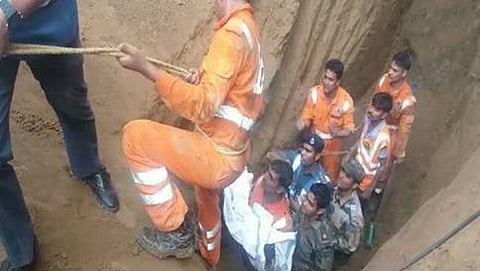ಮಧ್ಯಪ್ರದೇಶ: ಕೊಳವೆ ಬಾವಿಗೆ ಬಿದ್ದಿದ್ದ ಮಗು ಜೀವಂತ ರಕ್ಷಣೆ- ಸ್ಥಿತಿ ಗಂಭೀರ