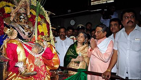 ಅಣ್ಣಮ್ಮ ದೇವಿಗೆ ಪೂಜೆ ಸಲ್ಲಿಸಿದ ಎಸ್.ಎಂ.ಕೃಷ್ಣ ದಂಪತಿ
