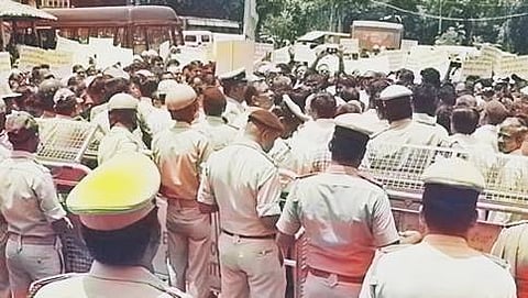 ಬೆಳಗಾವಿಯಲ್ಲಿ ಜೈ ಮಹಾರಾಷ್ಟ್ರ ಕೂಗು: 300ಕ್ಕೂ ಹೆಚ್ಚು ಪ್ರತಿಭಟನಾಕಾರರ ವಿರುದ್ಧ ಪ್ರಕರಣ ದಾಖಲು