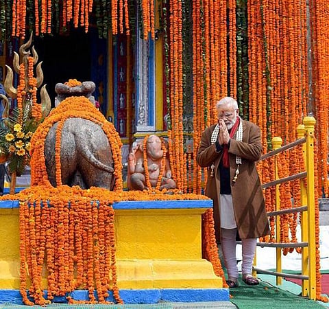 ಉತ್ತರಖಂಡ್ ನಲ್ಲಿರುವ ಕೇದಾರನಾಥನ ದೇವಾಲಯಕ್ಕೆ ಭೇಟಿ ನೀಡಿದ ಪ್ರಧಾನಿ ನರೇಂದ್ರ ಮೋದಿ ಕೇದಾರನಾಥನ ದರ್ಶನ ಪಡೆದರು. 