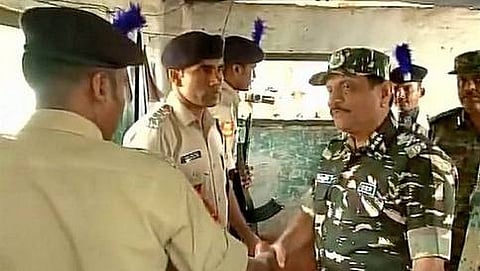 ಕಾಶ್ಮೀರಕ್ಕೆ ಸಿಆರ್'ಪಿಎಫ್ ಡಿಜಿ ಭೇಟಿ: ಯೋಧರೊಂದಿಗೆ ಮಾತುಕತೆ, ಭದ್ರತೆ ಪರಿಶೀಲನೆ