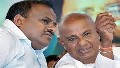ಮಾಜಿ ಪ್ರಧಾನಿ ಹೆಚ್.ಡಿ.ದೇವೇಗೌಡ ಮತ್ತು ಮಾಜಿ ಮುಖ್ಯಮಂತ್ರಿ ಹೆಚ್.ಡಿ.ಕುಮಾರಸ್ವಾಮಿ