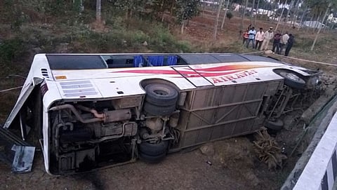 ಅಪಘಾತಕ್ಕೀಡಾದ ಐರಾವತ ಬಸ್