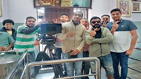 ನಿರ್ದೇಶಕ ಸೂರಿ ಮತ್ತು ನಿರ್ಮಾಪಕ ಶ್ರೀಕಾಂತ್ ಚಿತ್ರತಂಡದ ಜತೆ