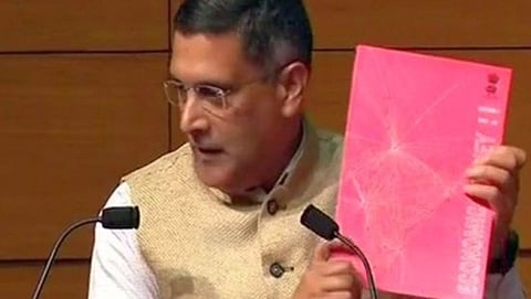 ಕೇಂದ್ರ ಹಣಕಾಸು ಸಚಿವ ಅರುಣ್ ಜೇಟ್ಲಿ ಮತ್ತು ಆರ್ಥಿಕ ಸಲಹೆಗಾರ ಅರವಿಂದ ಸುಬ್ರಹ್ಮಣ್ಯ