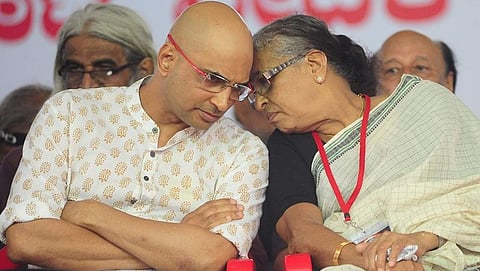 ಇಂದ್ರಜಿತ್ ಲಂಕೇಶ್ ಮತ್ತು ತಾಯಿ ಇಂದಿರಾ ಲಂಕೇಶ್