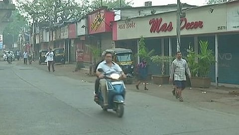 ಮಹಾರಾಷ್ಟ್ರ ಬಂದ್ ಹಿನ್ನೆಲೆಯಲ್ಲಿ ಮುಚ್ಚಿರುವ ಅಂಗಡಿ-ಮುಂಗಟ್ಟುಗಳು
