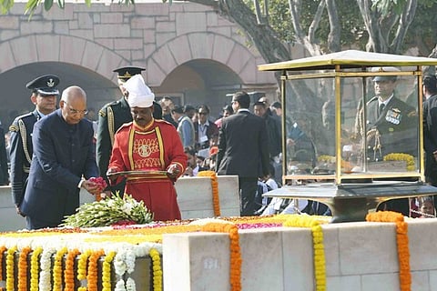 ರಾಷ್ಟ್ರಪಿತ ಮಹಾತ್ಮ ಗಾಂಧಿಜೀ ಅವರ 70ನೇ ಪುಣ್ಯತಿಥಿ ಪ್ರಯುಕ್ತ ದೆಹಲಿಯ ರಾಜಘಾಟ್ ನಲ್ಲಿ ಪ್ರಧಾನಿ ನರೇಂದ್ರ ಮೋದಿ, ರಾಷ್ಟ್ರಪತಿ ರಾಮನಾಥ ಕೋವಿಂದ್ ಸೇರಿದಂತೆ ರಾಜಕೀಯ ಮುಖಂಡರು ಪುಷ್ಪನಮನ ಸಲ್ಲಿಸಿದರು.