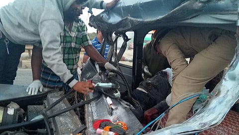 ಲಾರಿ-ಕ್ರೂಸರ್ ಡಿಕ್ಕಿ