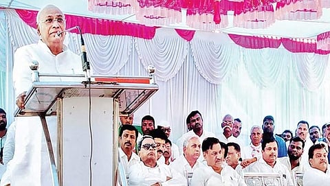 ಆನಂದ್ ನ್ಯಾಮಗೌಡ  ಪರ ಪ್ರಚಾರ ನಡೆಸುತ್ತಿರುವ ಕಾಂಗ್ರೆಸ್ ನಾಯಕರು