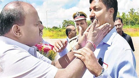 ರಮೇಶ್ ಜಾರಕಿಹೊಳಿ ಮತ್ತು ಸಿಎಂ ಕುಮಾರ ಸ್ವಾಮಿ (ಸಂಗ್ರಹ ಚಿತ್ರ)