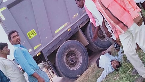 ಅಕ್ರಮ ತಡೆಯಲು ಹೋದ ಅಧಿಕಾರಿಯ ಮೇಲೆ ಲಾರಿ ಹರಿಸಿ ಪ್ರಾಣವನ್ನೇ ತೆಗೆದ್ರು