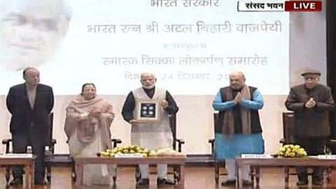 100 ರೂ. ನಾಣ್ಯ ಬಿಡುಗಡೆ ಮಾಡಿದ ಪ್ರಧಾನಿ ಮೋದಿ