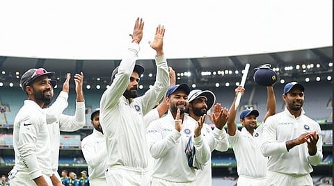 ಮೆಲ್ಬರ್ನ್ ಟೆಸ್ಟ್ : ಆಸ್ಟ್ರೇಲಿಯಾ ವಿರುದ್ಧ 3ನೇ ಟೆಸ್ಟ್ ಪಂದ್ಯ  ಗೆದ್ದು 2-1 ಅಂತರದಲ್ಲಿ ಮುನ್ನಡೆ ಕಾಯ್ದುಕೊಂಡಿರುವ ಟೀಂ ಇಂಡಿಯಾ ಆಟಗಾರರು ಪೋಟೋಗಳು ಮುಂದಿವೆ.
