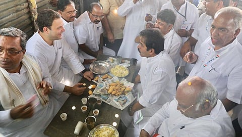 ಒಗ್ಗರಣಿ ಬಜಿ ಸವಿಯುತ್ತಿರುವ ಕಾಂಗ್ರೆಸ್ ನಾಯಕರು