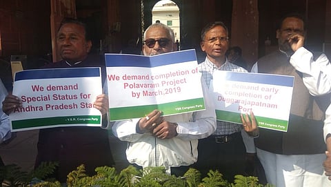 ಆಂಧ್ರ ಪ್ರದೇಶ ಸಂಸದರ ಪ್ರತಿಭಟನೆ