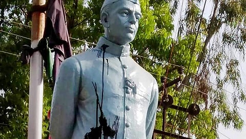 ಜವಾಹರ್​ ಲಾಲ್​ ನೆಹರೂ ಪ್ರತಿಮೆ