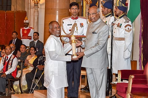 ಖ್ಯಾತ ಸಂಗೀತ ನಿರ್ದೇಶಕ ಇಳಯರಾಜ, ರಾಜ್ಯದ ಬಿಲಿಯರ್ಡ್ಸ್‌ ಆಟಗಾರ ಪಂಕಜ್‌ ಅಡ್ವಾಣಿ, ವಿಜಯಪುರ ಜ್ಞಾನ ಯೋಗಾಶ್ರಮದ ಸಿದ್ದೇಶ್ವರ ಸ್ವಾಮೀಜಿ, ತುಮಕೂರು ಜಿಲ್ಲೆ ಪಾವಗಡದ ಸೂಲಗಿತ್ತಿ ನರಸಮ್ಮ ಸೇರಿದಂತೆ ಒಟ್ಟು 43 ಸಾಧಕರಿಗೆ ರಾಷ್ಟ್ರಪತಿ ರಾಮನಾಥ ಕೋವಿಂದ್ ಅವರು ಮಂಗಳವಾರ ರಾಷ್ಟ್ರಪತಿ ಭವನದಲ್ಲಿ ಪದ್ಮ ಪುರಸ್ಕಾರ 