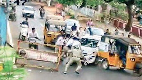 ಕಾರು ನಿಲ್ಲಿಸಲು ಬಂದ ಪೊಲೀಸ್ ಮೇಲೆಯೇ ಕಾರು ಹತ್ತಿಸಿದ ಟಿಡಿಪಿ ನಾಯಕನ ಪುತ್ರ