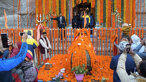 ಕೇದಾರನಾಥ ದರ್ಶನ ಆರಂಭ...  ಚಾರ್ ಧಾಮ್ ಗಳಲ್ಲಿ ಒಂದಾದ ಕೇದಾರನಾಥನ ದರ್ಶನ ಭಾನುವಾರ ಆರಂಭವಾಗಿದ್ದು, ಎಪ್ರಿಲ್ 29ರಿಂದ 6 ತಿಂಗಳ ಕಾಲ ದರ್ಶನ ದೊರೆಯಲಿದೆ.