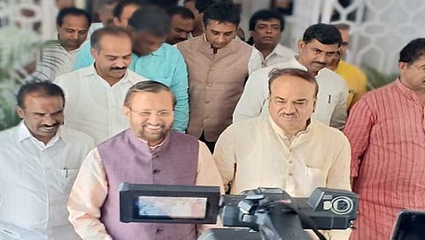 ಪ್ರಕಾಶ್ ಜಾವಡೇಕರ್ ನೇತೃತ್ವದಲ್ಲಿನ ಬಿಜೆಪಿ ಮುಖಂಡರು