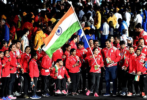 ಆಸ್ಪ್ರೇಲಿಯಾದ ಗೋಲ್ಡ್‌ ಕೋಸ್ಟ್ ನಲ್ಲಿ ನಡೆದ 2018ರ ಕಾಮನ್ ವೆಲ್ತ್‌ ಕ್ರೀಡಾಕೂಟಕ್ಕೆ ಭಾನುವಾರ ವರ್ಣರಂಜಿತ ತೆರೆ ಬಿದ್ದಿದ್ದು, ಐದು ಬಾರಿ ವಿಶ್ವಚಾಂಪಿಯನ್‌ ಪಟ್ಟ ಗಳಿಸಿರುವ ಬಾಕ್ಸಿಂಗ್ ತಾರೆ ಮೇರಿ ಕೋಮ್‌ ಅವರು ತ್ರಿವರ್ಣ ದ್ವಜ ಹಿಡಿದು ಭಾರತೀಯ ಆಟಗಾರರನ್ನು ಮುನ್ನಡೆಸಿದರು. ಹೆಚ್ಚಿನ ಚಿತ್ರಗಳು ಮುಂದಿವೆ.
