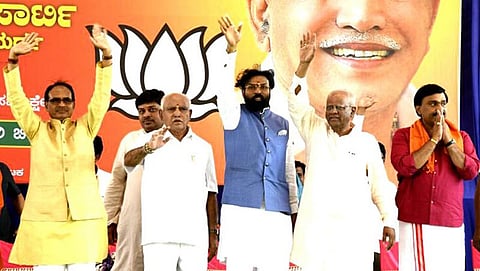 ಮೊಳಕಾಲ್ಮೂರು ನಲ್ಲಿ ನಡೆದ ಸಮಾವೇಶದಲ್ಲಿ ಬಿಜೆಪಿ ಮುಖಂಡರ ಜೊರೆ