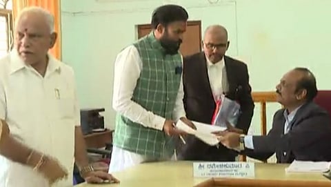 ನಾಮಪತ್ರ ಸಲ್ಲಿಸಿದ ಶ್ರೀರಾಮುಲು