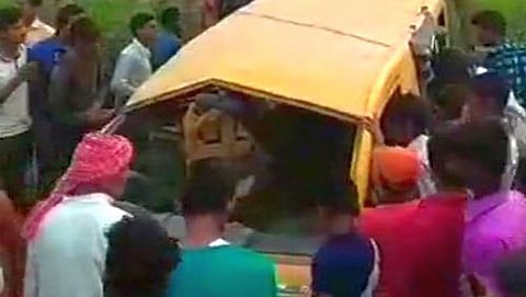 ಅಪಘಾತಕ್ಕೀಡಾದ ಶಾಲಾವಾಹನ