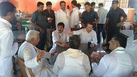ಚಹಾ, ಟೀ ಸೇವಿಸಿದ ಕಾಂಗ್ರೆಸ್ ನಾಯಕರು