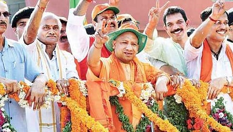 ಮಂಗಳೂರಿನ ಬಿಸಿ ರಸ್ತೆಯಲ್ಲಿ ನಡೆದ ರೋಡ್ ಶೋನಲ್ಲಿ ಭಾಗಿಯಾಗಿದ್ದ ಯೋಗಿ ಆದಿತ್ಯನಾಥ್