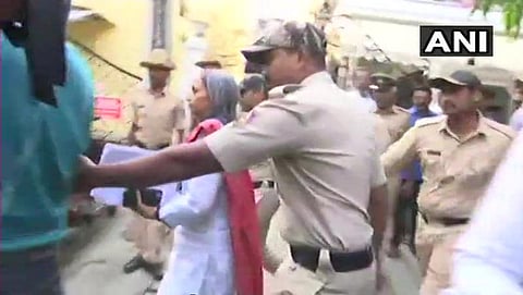 ವಿಶ್ವಾಸಮತಯಾಚನೆಗೆ ಕ್ಷಣಗಣನೆ ಆರಂಭ: ಸಿಎಂ ಮನೆಗೆ ಡಿಜಿಪಿ, ಎಡಿಜಿಪಿ ನೀಲಮಣಿ ಭೇಟಿ; ಗೌಪ್ಯ ಮಾತುಕತೆ