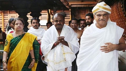 ಧರ್ಮಸ್ಥಳದಲ್ಲಿ ಹೆಚ್.ಡಿ.ಕುಮಾರಸ್ವಾಮಿ ಮತ್ತು ಅವರ ಪತ್ನಿ ಅನಿತಾ ಕುಮಾರಸ್ವಾಮಿ