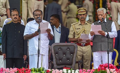 ರಾಜ್ಯದ 25ನೇ ಮುಖ್ಯಮಂತ್ರಿಯಾಗಿ ಹೆಚ್ ಡಿ ಕುಮಾರಸ್ವಾಮಿ ಮತ್ತು ಉಪಮುಖ್ಯಮಂತ್ರಿಯಾಗಿ ಜಿ. ಪರಮೇಶ್ವರ್ ಅವರು ಪ್ರಮಾಣವಚನ ಸ್ವೀಕಾರ ಸಮಾರಂಭದ ಚಿತ್ರಗಳು.
