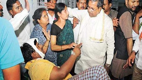 ಗಾಯಾಳುಗಳ ಆರೋಗ್ಯ ವಿಚಾರಿಸುತ್ತಿರುವ ಸಿಎಂ
