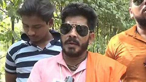 ಹಿಂದೂ ಹೀ ಆಗೇ ಆಗ್ರಾ ಘಟಕದ ಮುಖ್ಯಸ್ಥರಾಗಿರುವ ಗೋವಿಂದ ಪರಾಶರ್