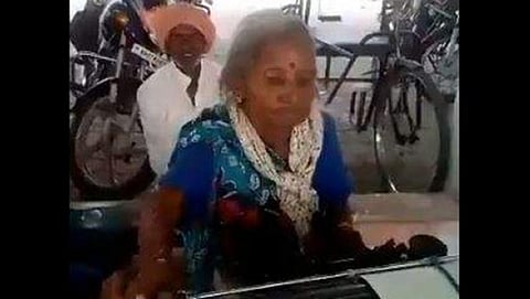72ರ ಇಳಿಯ ವಯಸ್ಸಿನಲ್ಲಿಯೂ ಸ್ವಾಭಿಮಾನದ ಜೀವನ: ಮಹಿಳೆಯನ್ನು 'ಸೂಪನ್ ವುಮೆನ್' ಎಂದ ಕ್ರಿಕೆಟಿಗ ಸೆಹ್ವಾಗ್