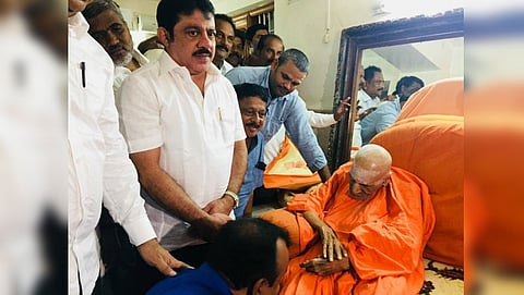 ಶಿವಕುಮಾರ ಸ್ವಾಮೀಜಿಗಳ ಭೇಟಿಯಾದ ಸಚಿವ ಜಮೀರ್ ಅಹ್ಮದ್